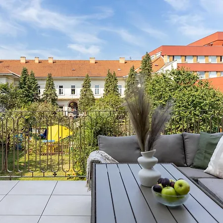 Ah Luxury Designer Aparment Bastova Διαμέρισμα